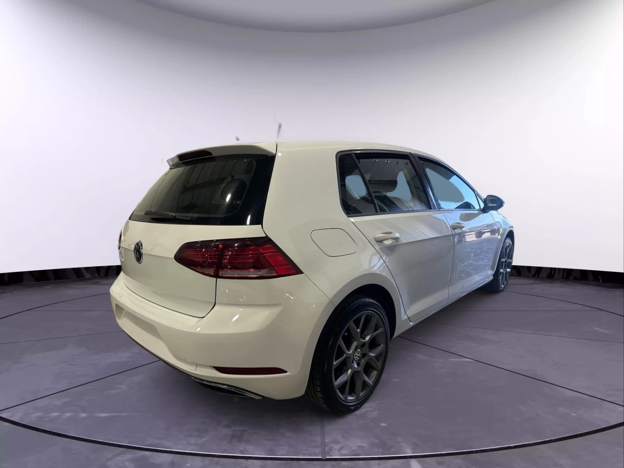 2019 Volkswagen Golf Comfortline/Highline/Execline Main Image