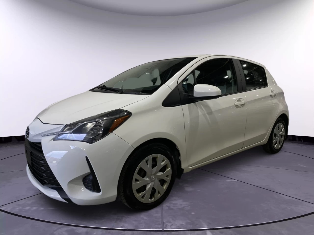 2018 Toyota Yaris LE/SE Main Image