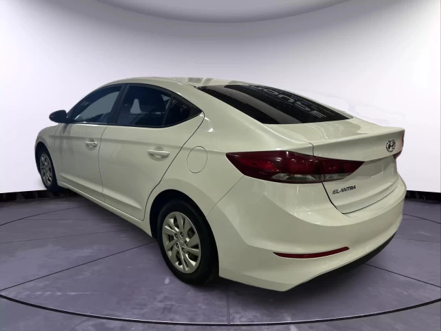 Hyundai Elantra LE 2017