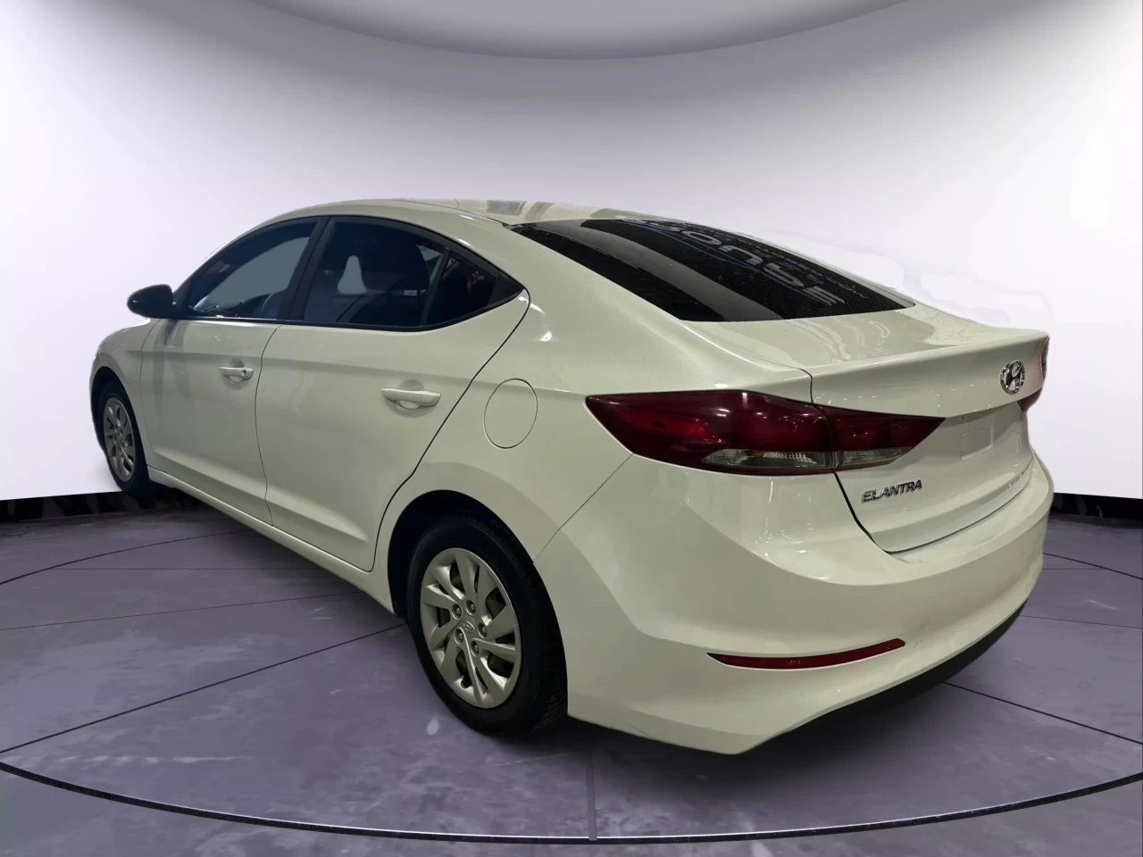 2017 Hyundai Elantra LE Image principale