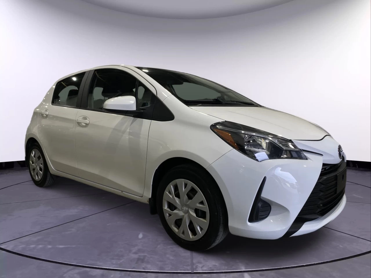 2018 Toyota Yaris LE/SE Main Image