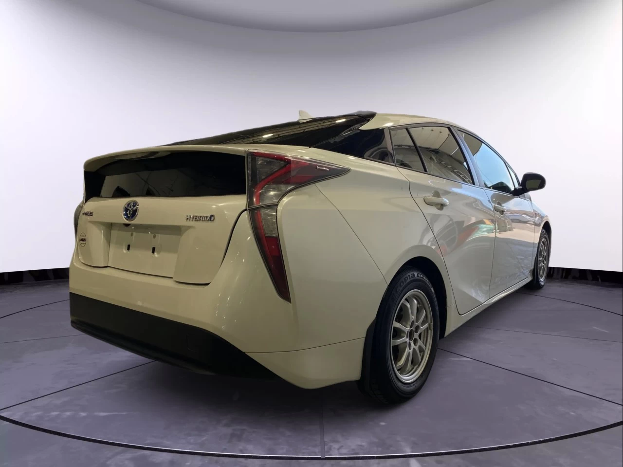 2018 Toyota Prius Auto Main Image