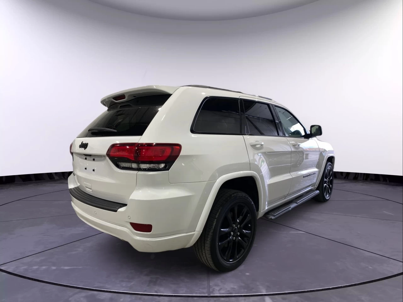 2021 Jeep Grand Cherokee Altitude Main Image