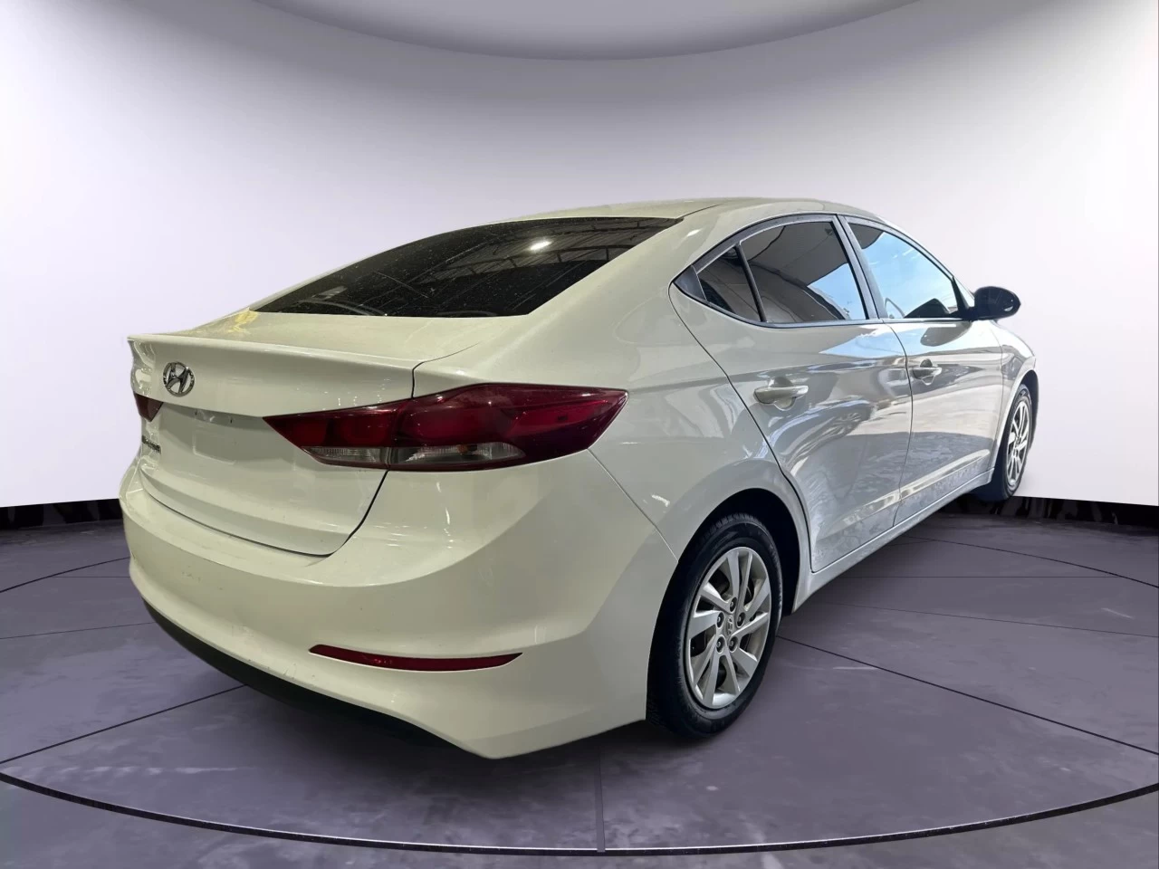 2017 Hyundai Elantra LE Image principale