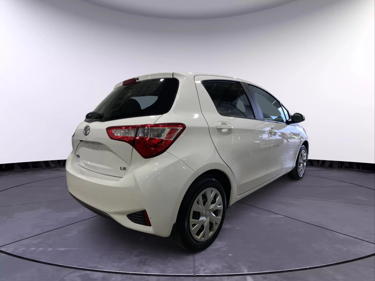 2018 Toyota Yaris LE/SE Main Image