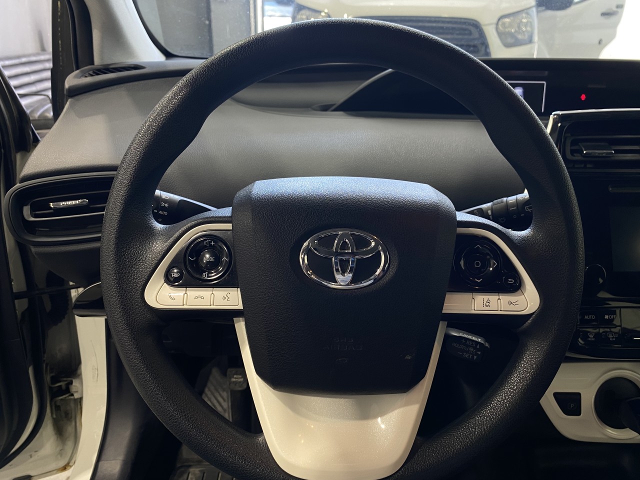 2018 Toyota Prius Auto Main Image