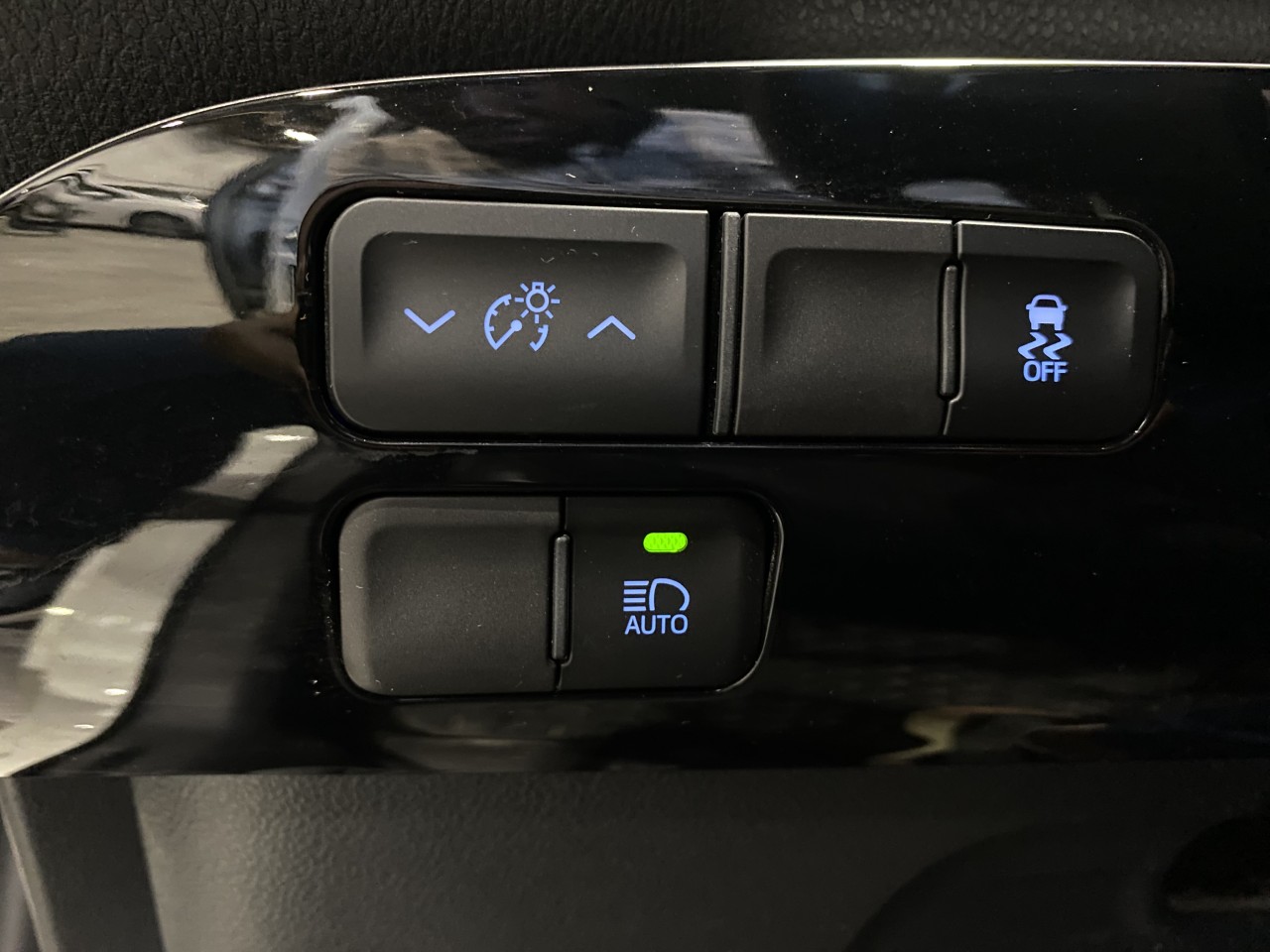 2018 Toyota Prius Auto Main Image