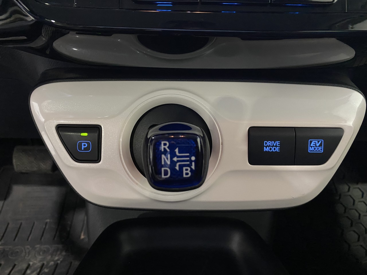 2018 Toyota Prius Auto Main Image